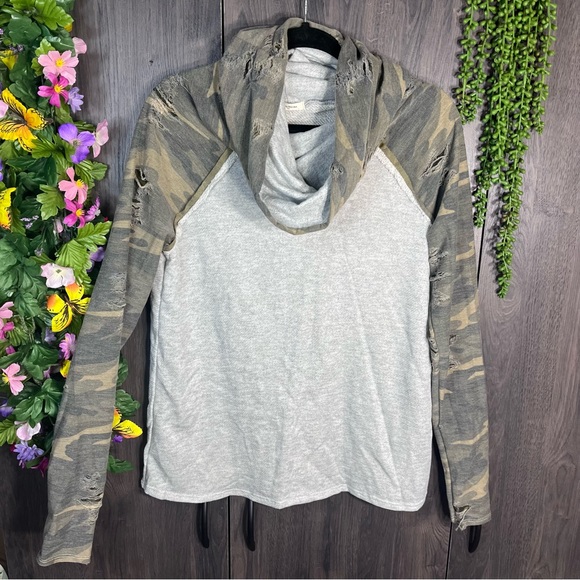 ~💙2/$40💙12pm by Mon Ami Distressed Cowl Neck Camo Printed Sweater Size Small - Picture 2 of 16